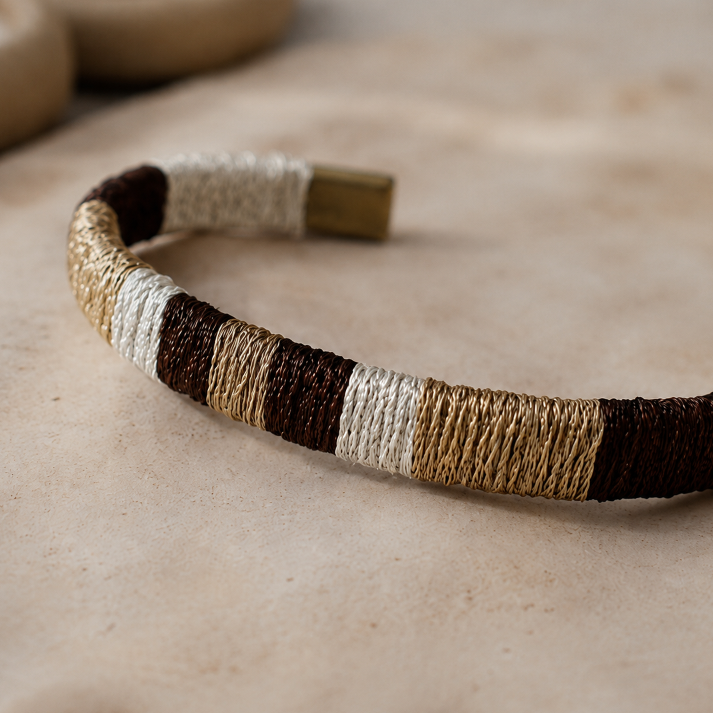 Bracelet jonc ethnique tissé main