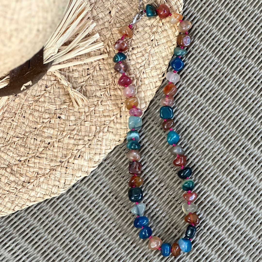 Collier en pierres de verre naturelles
