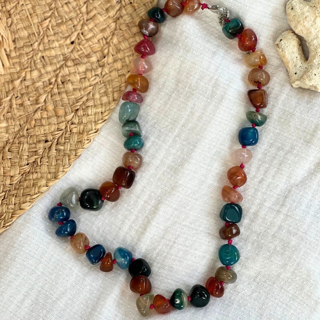 Collier en pierres de verre naturelles