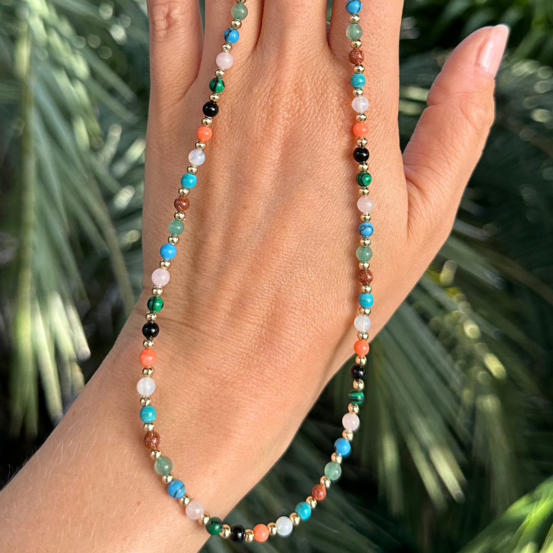 Collier en perles multicolores