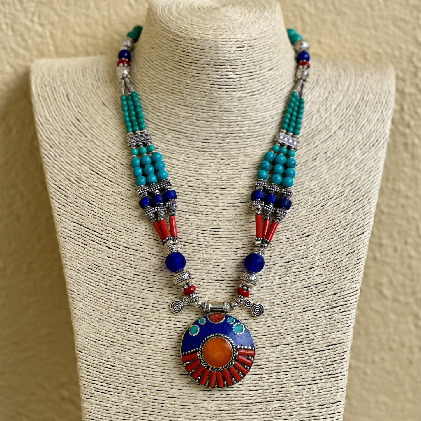 Collier népalais traditionnel