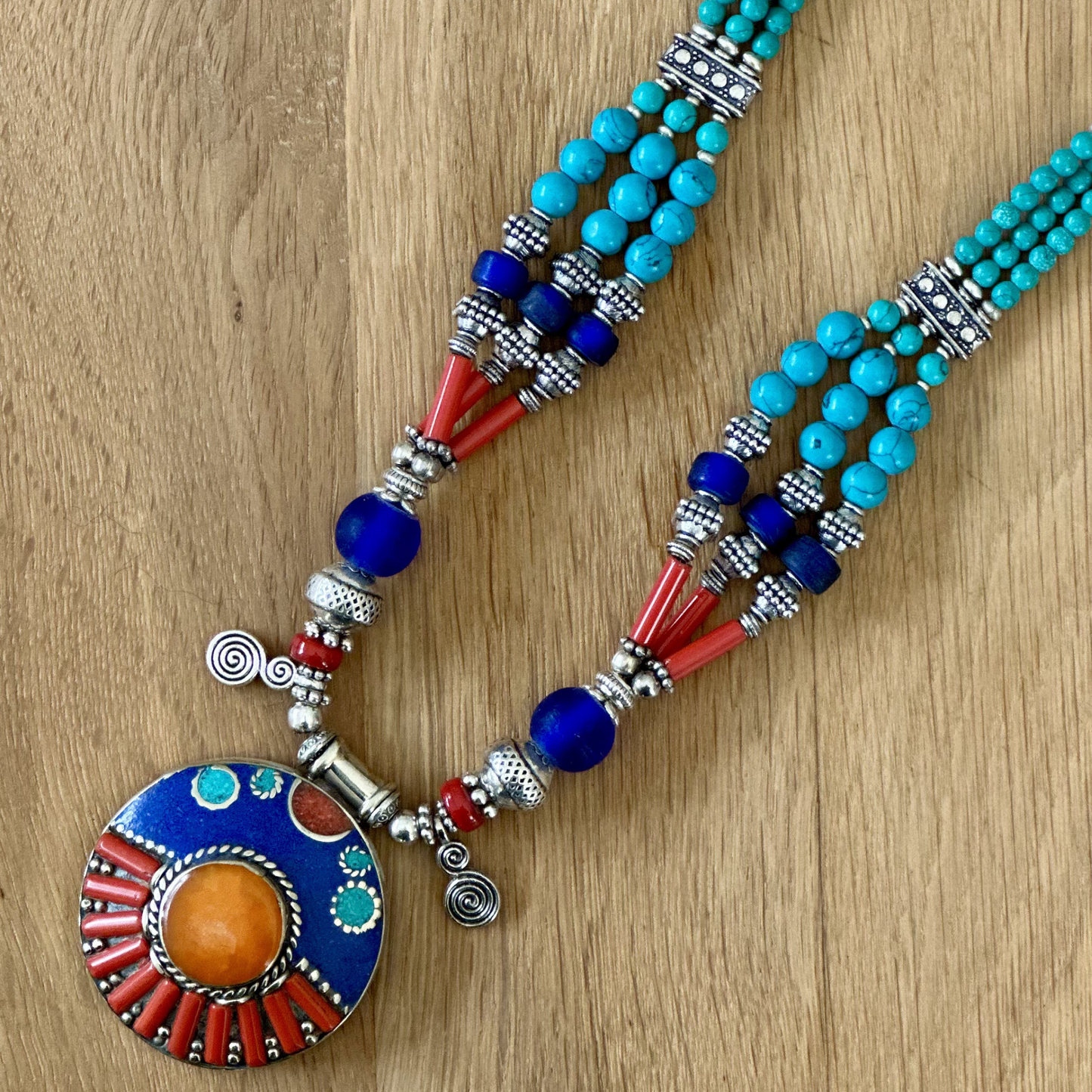 Collier népalais traditionnel