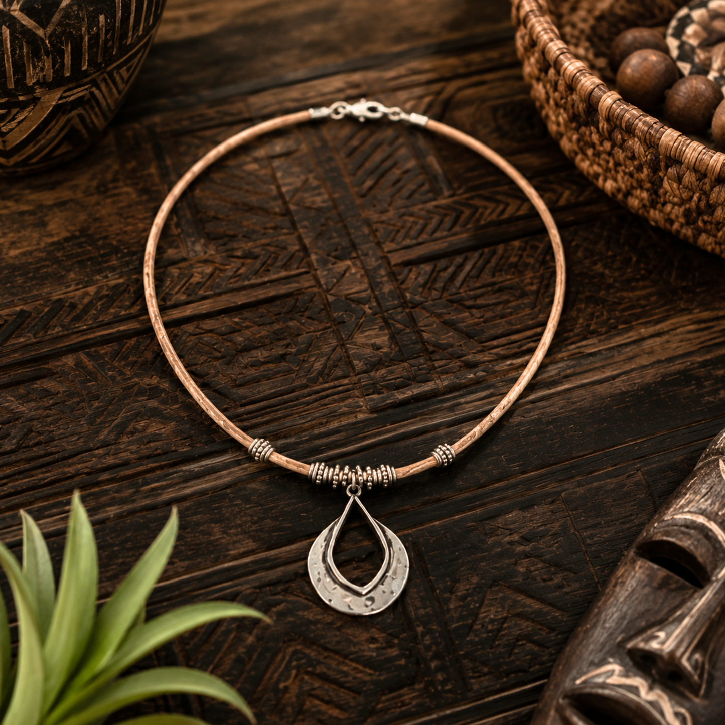 Collier court ethnique en cuir naturel