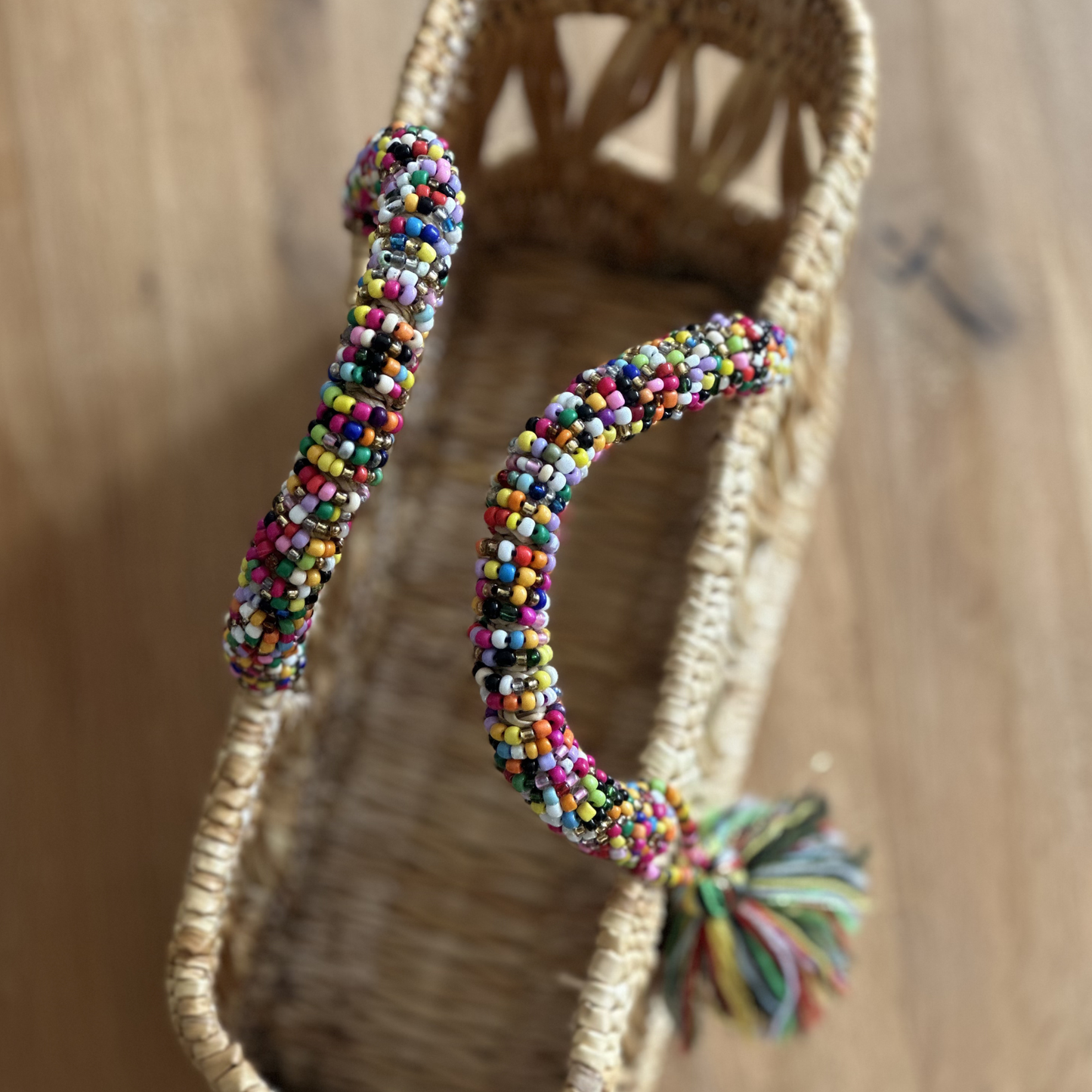 Panier à perles multicolors