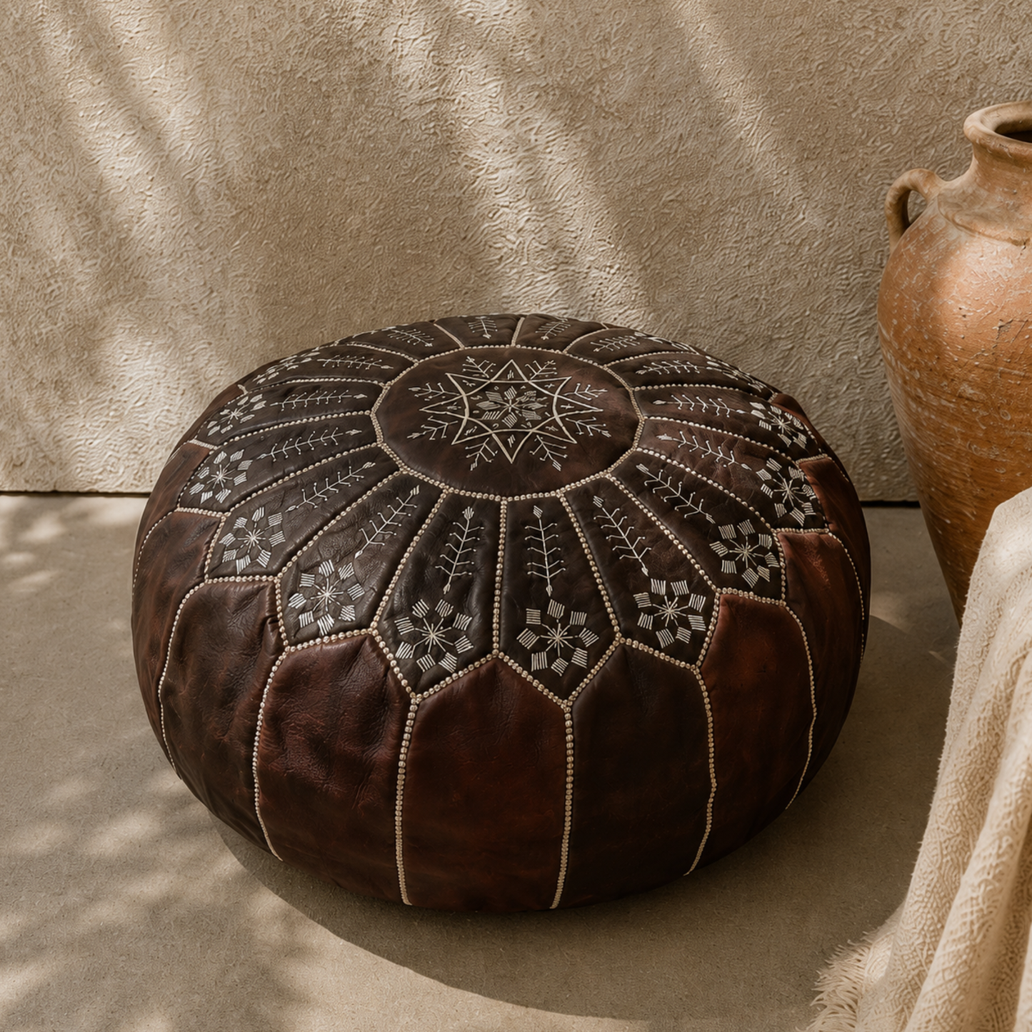 Pouf en cuir TRIBAL