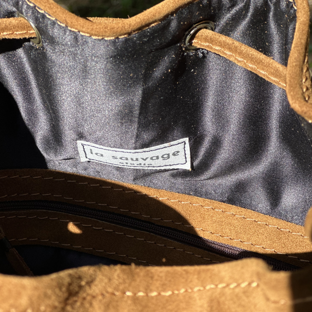 Sac seau en daim chestnut LA SAUVAGE
