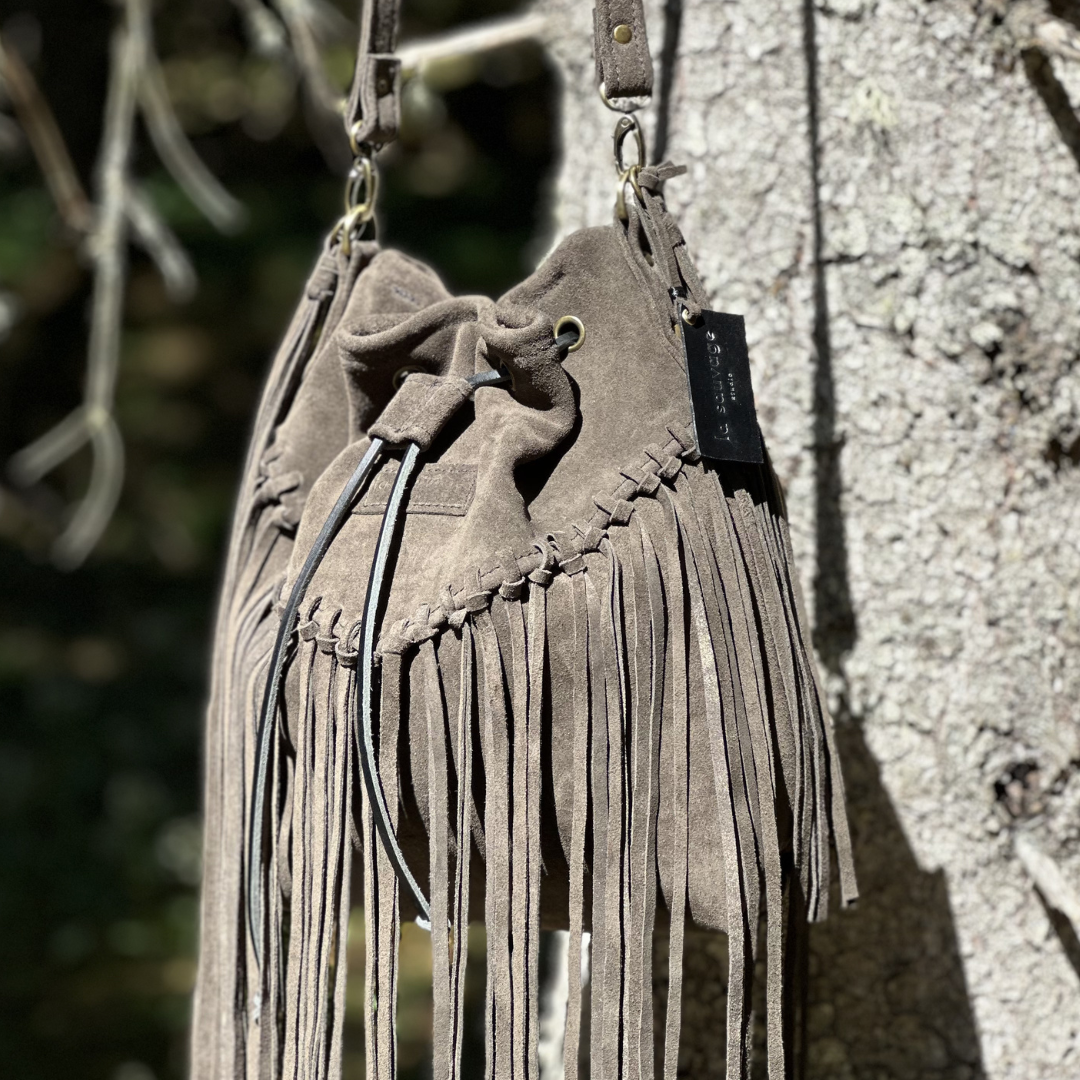 Sac seau en daim taupe LA SAUVAGE